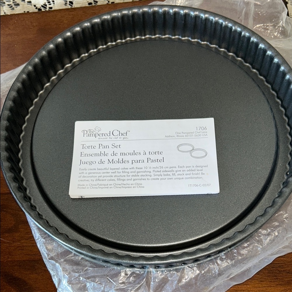 New ⭐️ The Pampered Chef Torte Pan Set